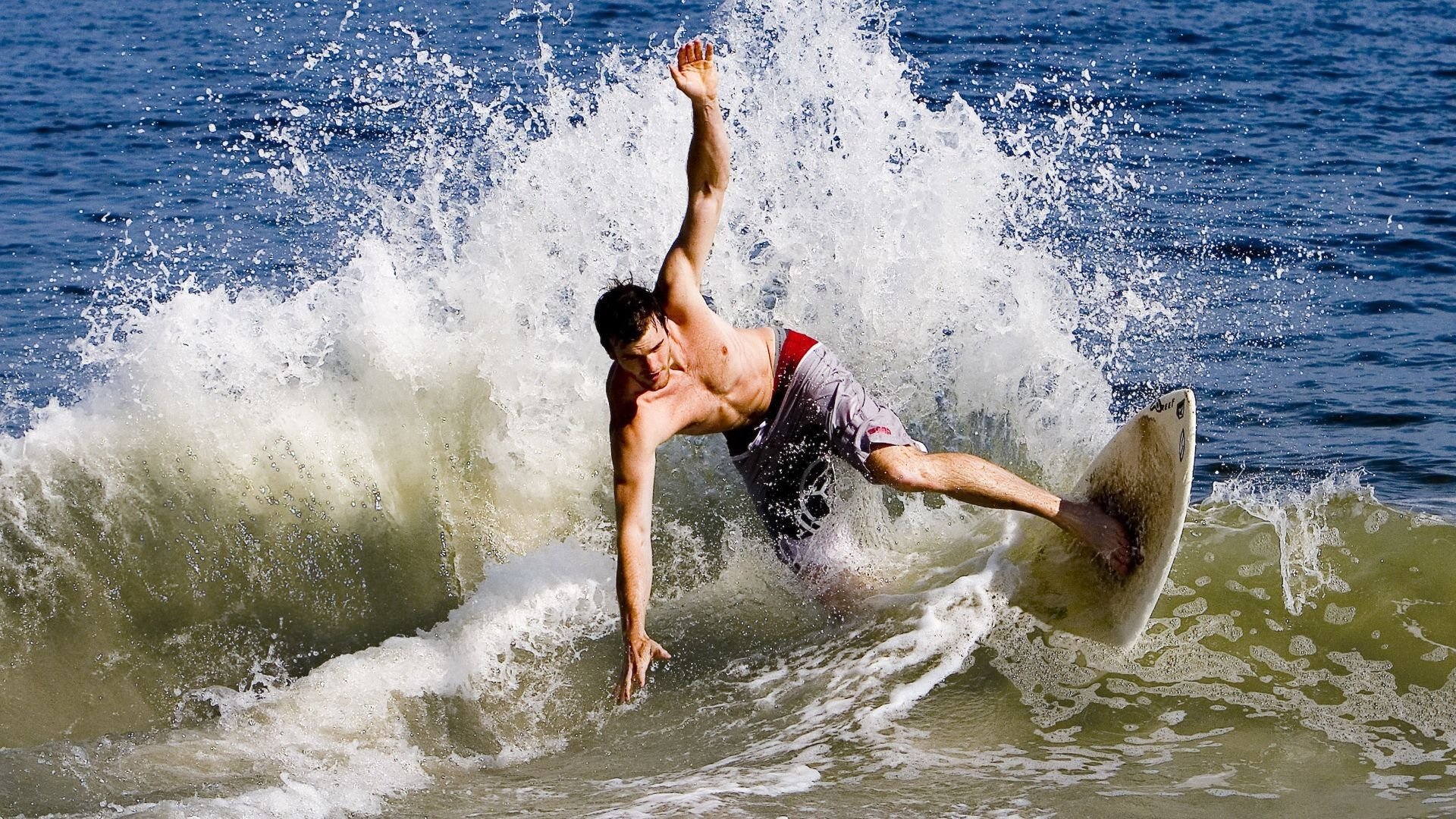 开云体育官网下载安装-贝尔哈德·福特：用稳定的防守和出色的视野，改变了全黑队的打法